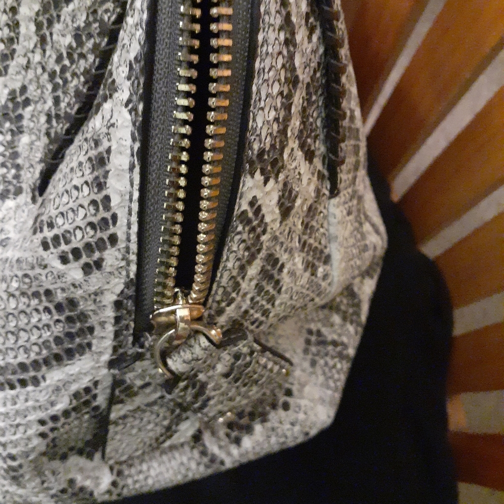 Handbag - Picture 6 of 8